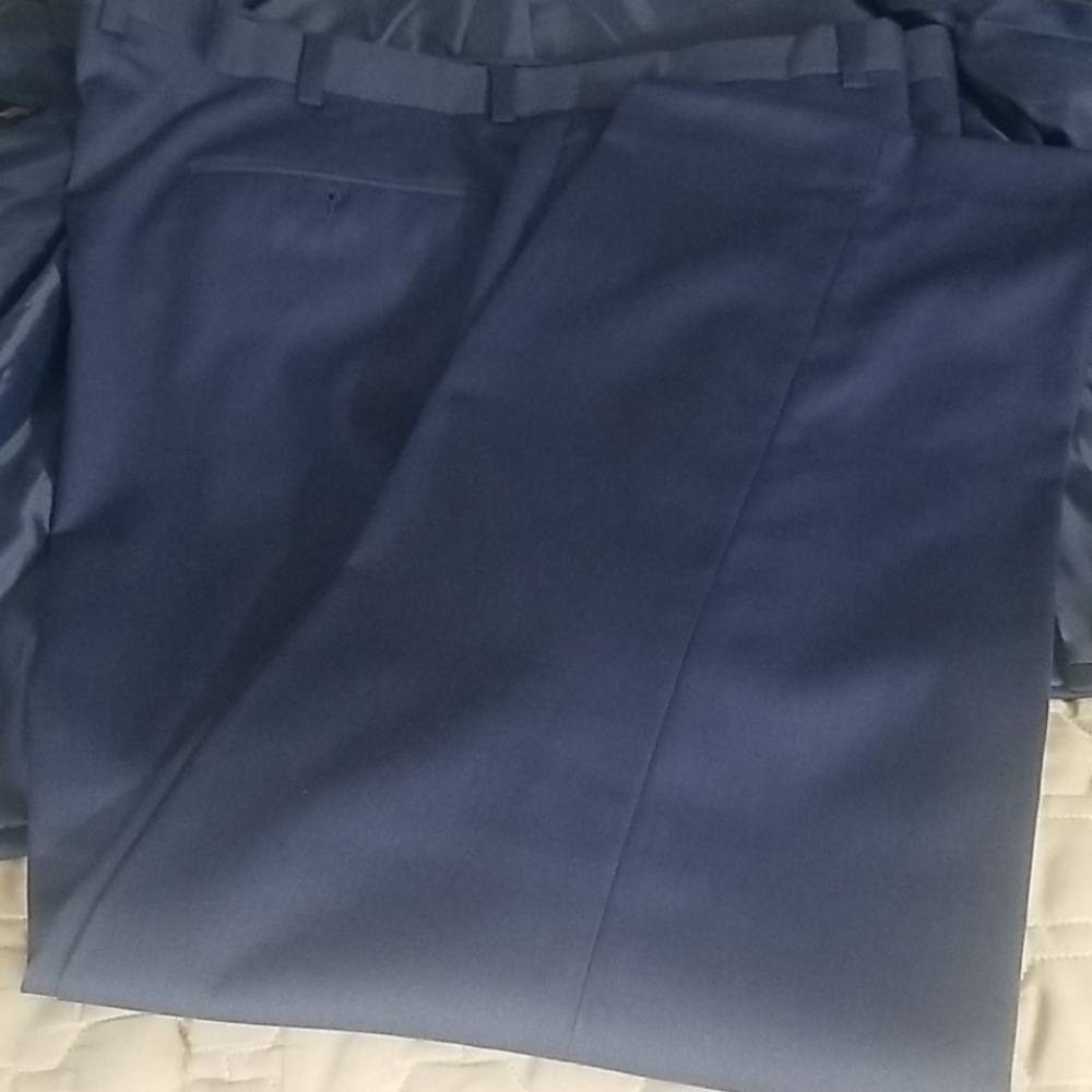 Suit - Picture 6 of 10